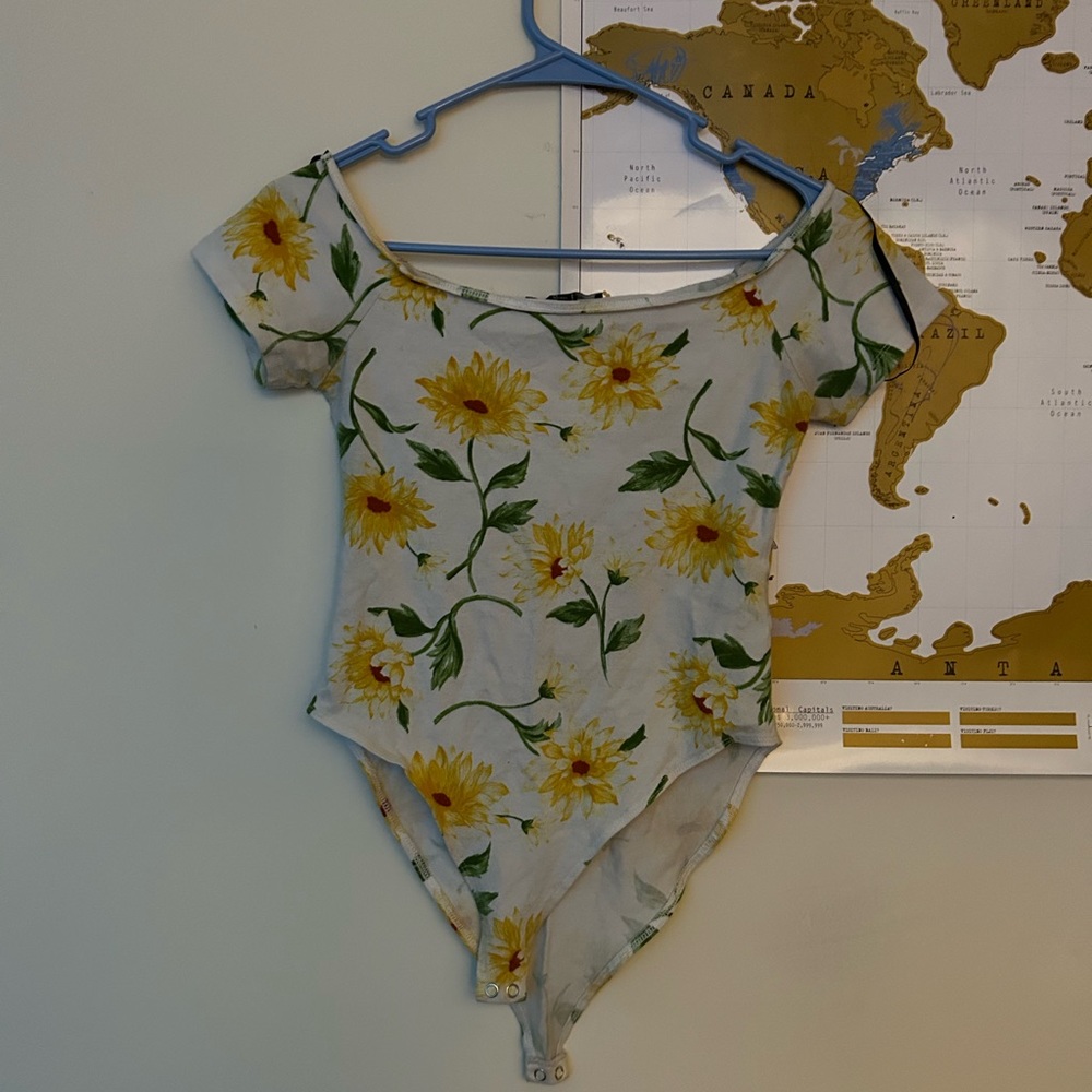 Sunflower of the shoulder body suit